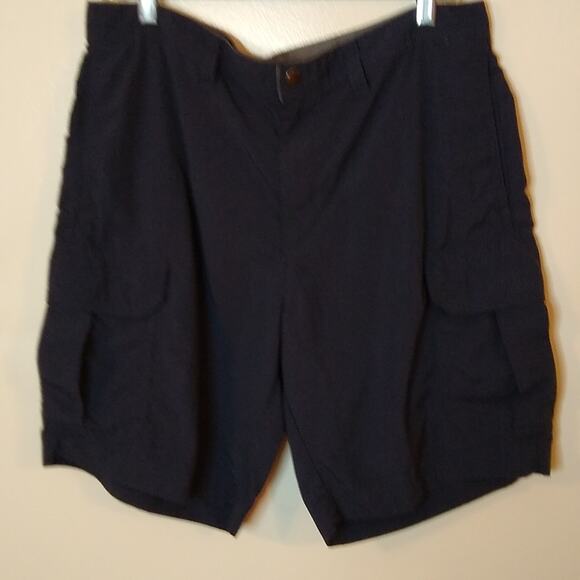 Kohls Men's size 34 navy blue Cargo shorts. - Picture 1 of 9
